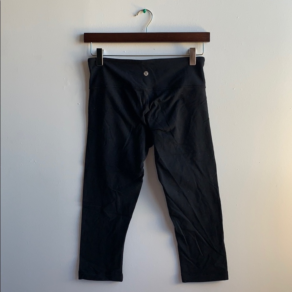 Lululemon Capri Pants Sz 6 .